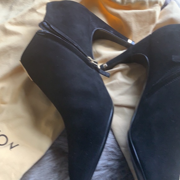 Louis Vuitton - Picture 8 of 10